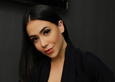 Karine Carrijo - Editora novo conceito